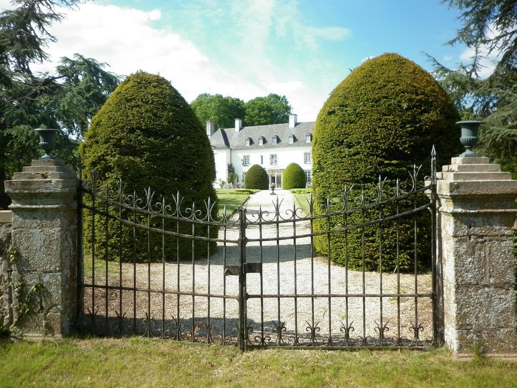 Manoir De La Baronnie Bed and Breakfast Saint-Malo Exteriör bild